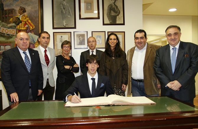 Entrega del Premio Jesús Betes a la Vergüenza Torera a Jiménez Fortes