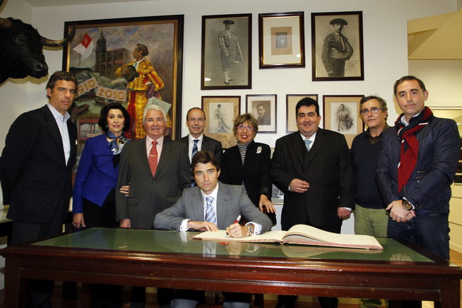 Coloquio mano a mano con el diestro Fernando Robleño y el ganadero José Escolar