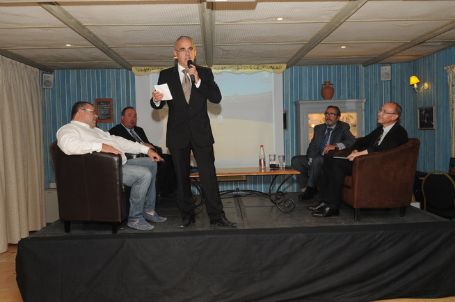 Conferencia de nuestro Presidente, Enrique Villegas en Nimes (Francia)