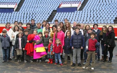 Visita de los niños y jóvenes del Club Cocherito a la plaza de toros de Vista Alegre de Bilbao